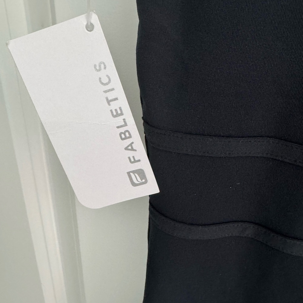 REDUCED🎈Fabletics Women's Black and Purple Patterned Top - Picture 6 of 7
